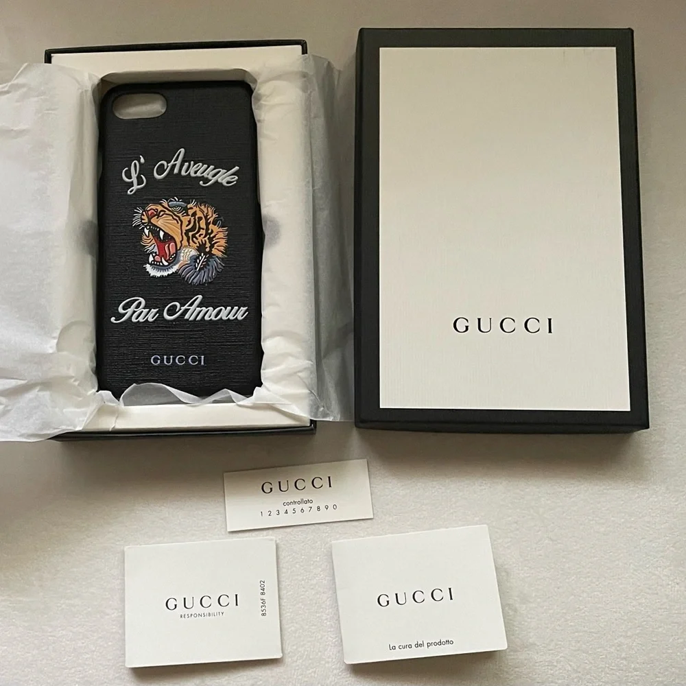 NWT Authentic Gucci Black Tiger 'L'Aveugle Par Amour' iPhone 7/8 Case